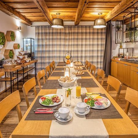 Hotel Lidovy Dum Bzenec Kültér fotó