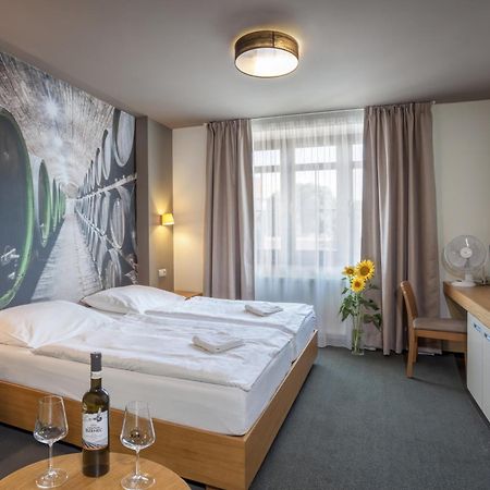 Hotel Lidovy Dum Bzenec Kültér fotó