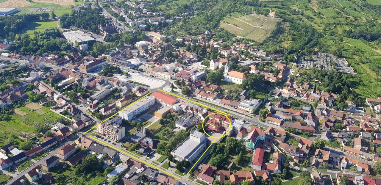 Hotel Lidovy Dum Bzenec Kültér fotó