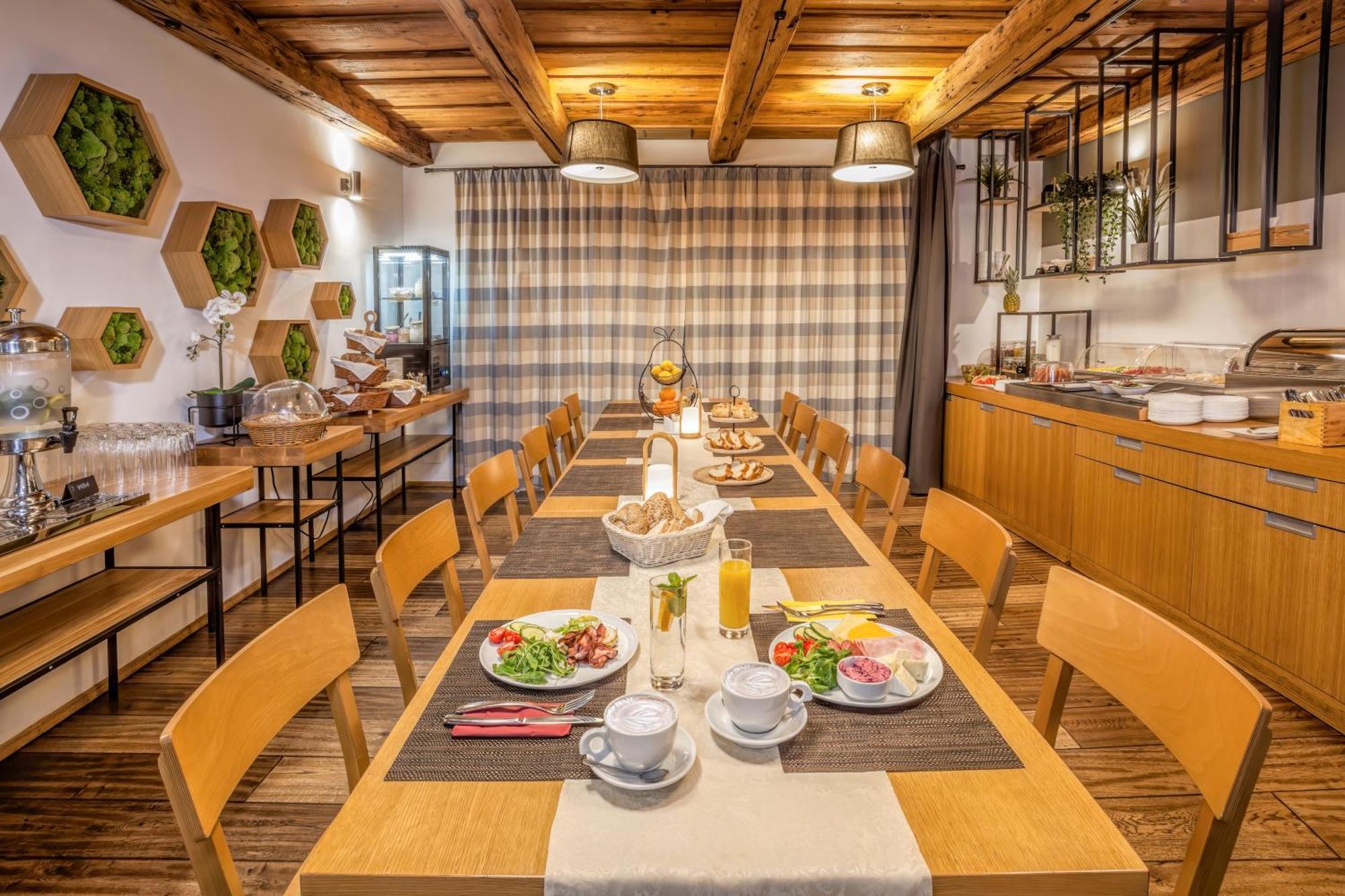 Hotel Lidovy Dum Bzenec Kültér fotó