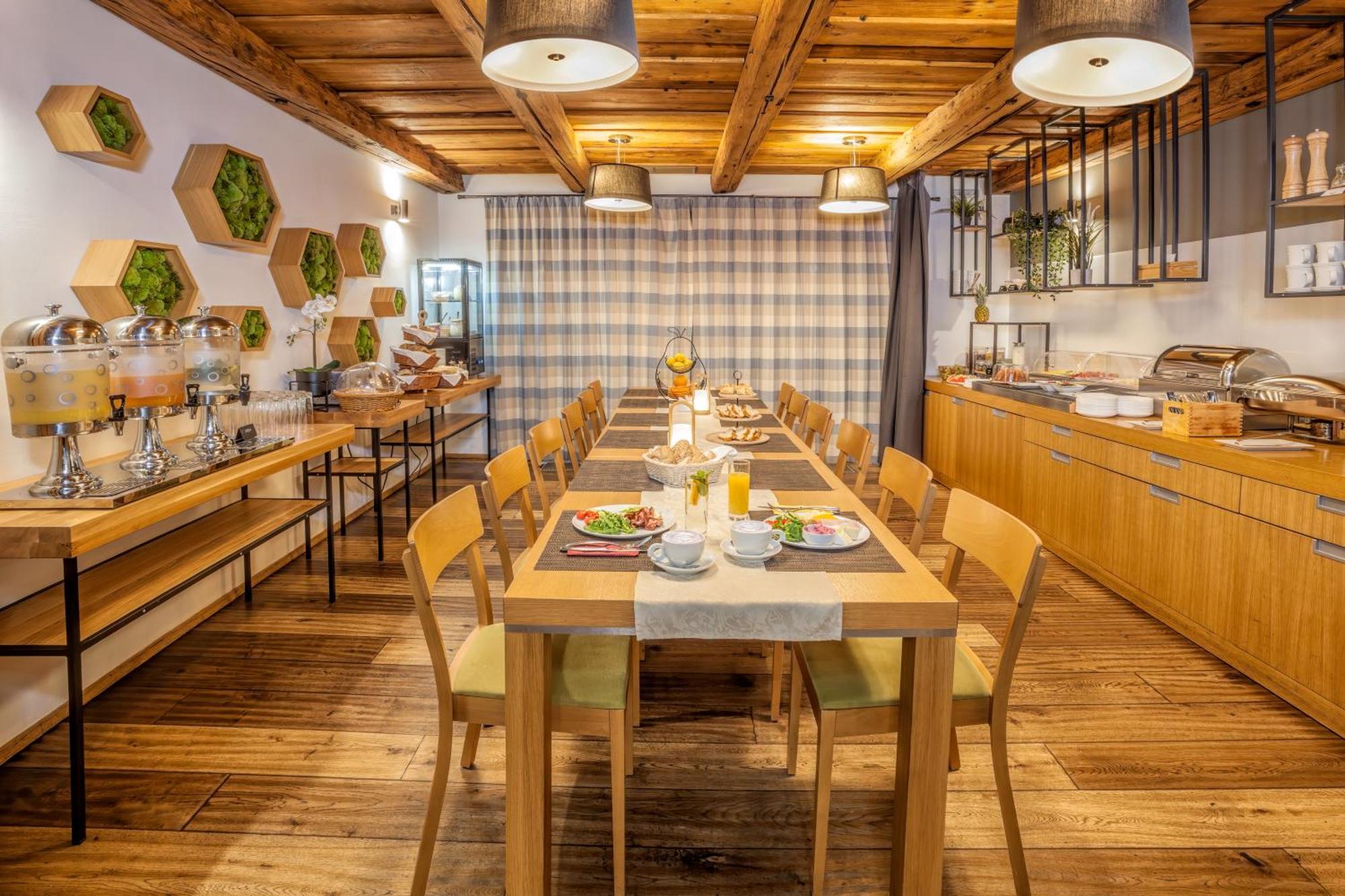 Hotel Lidovy Dum Bzenec Kültér fotó