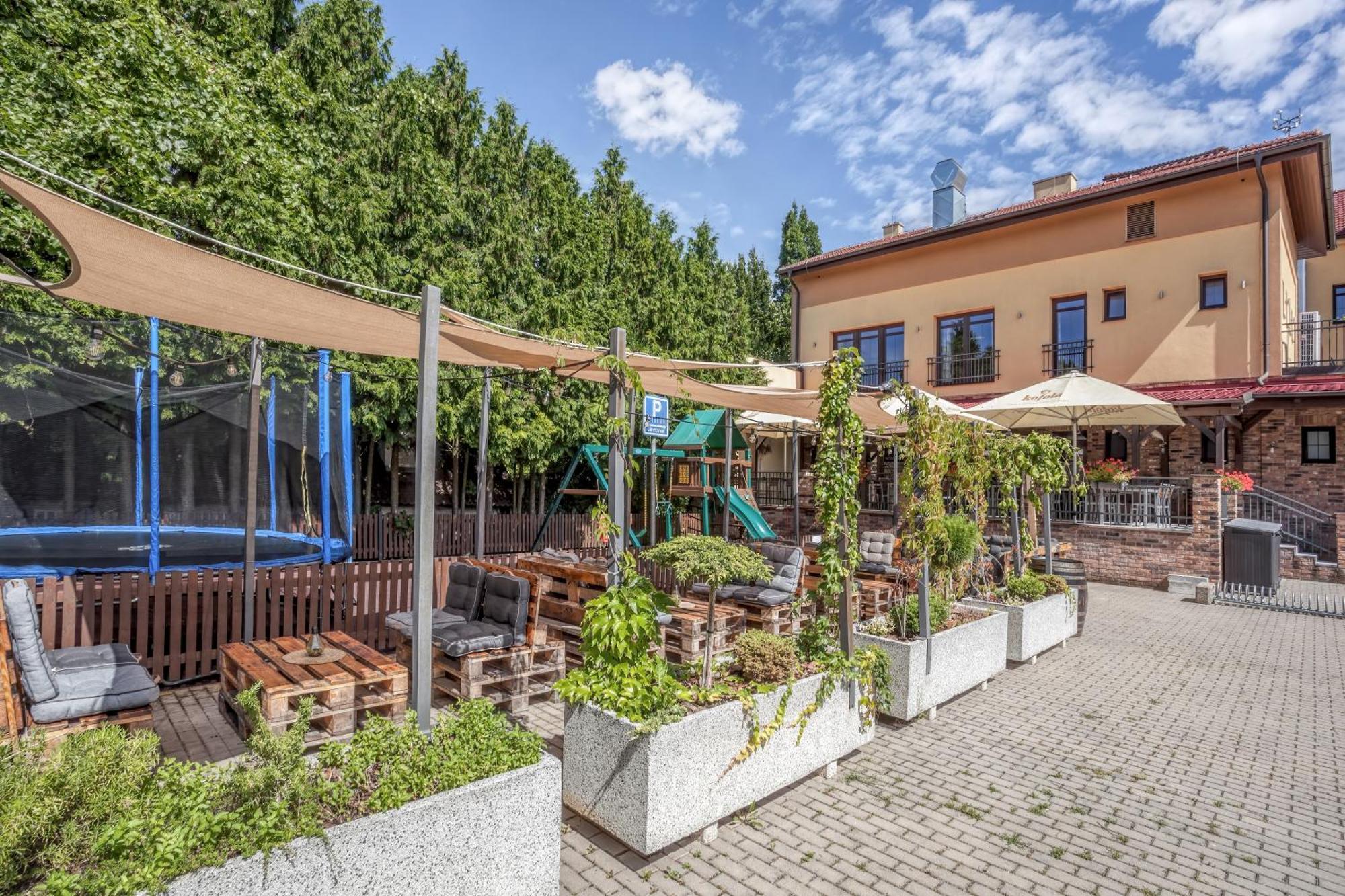 Hotel Lidovy Dum Bzenec Kültér fotó