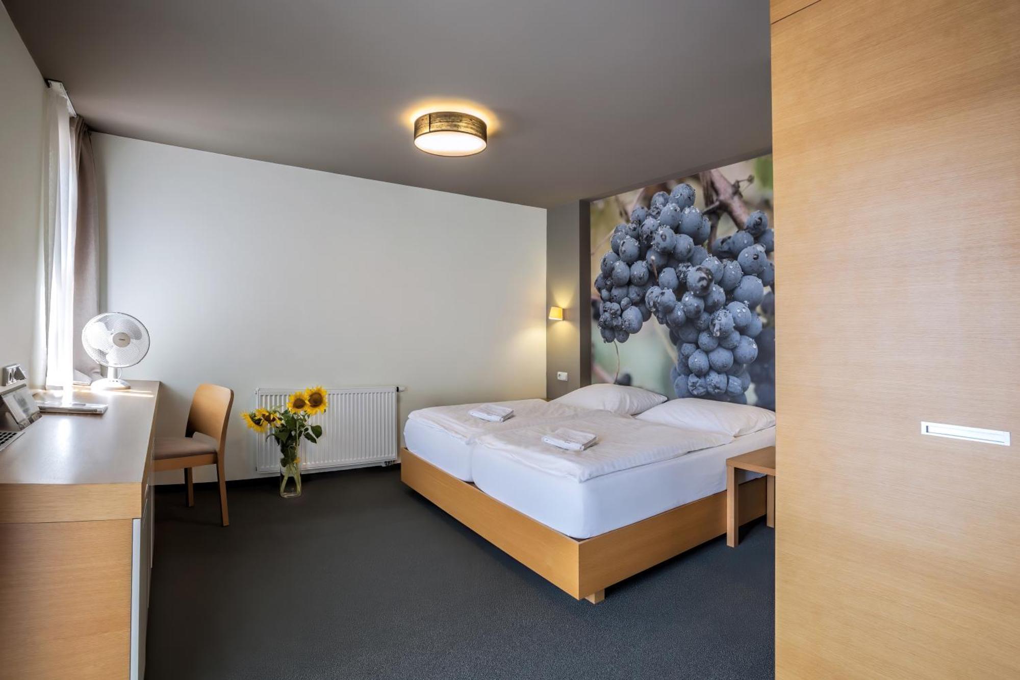 Hotel Lidovy Dum Bzenec Kültér fotó