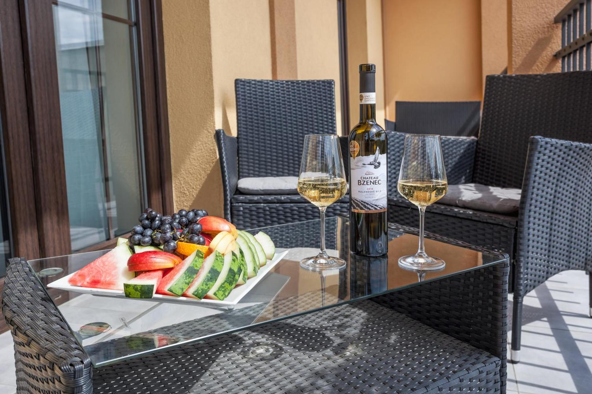 Hotel Lidovy Dum Bzenec Kültér fotó