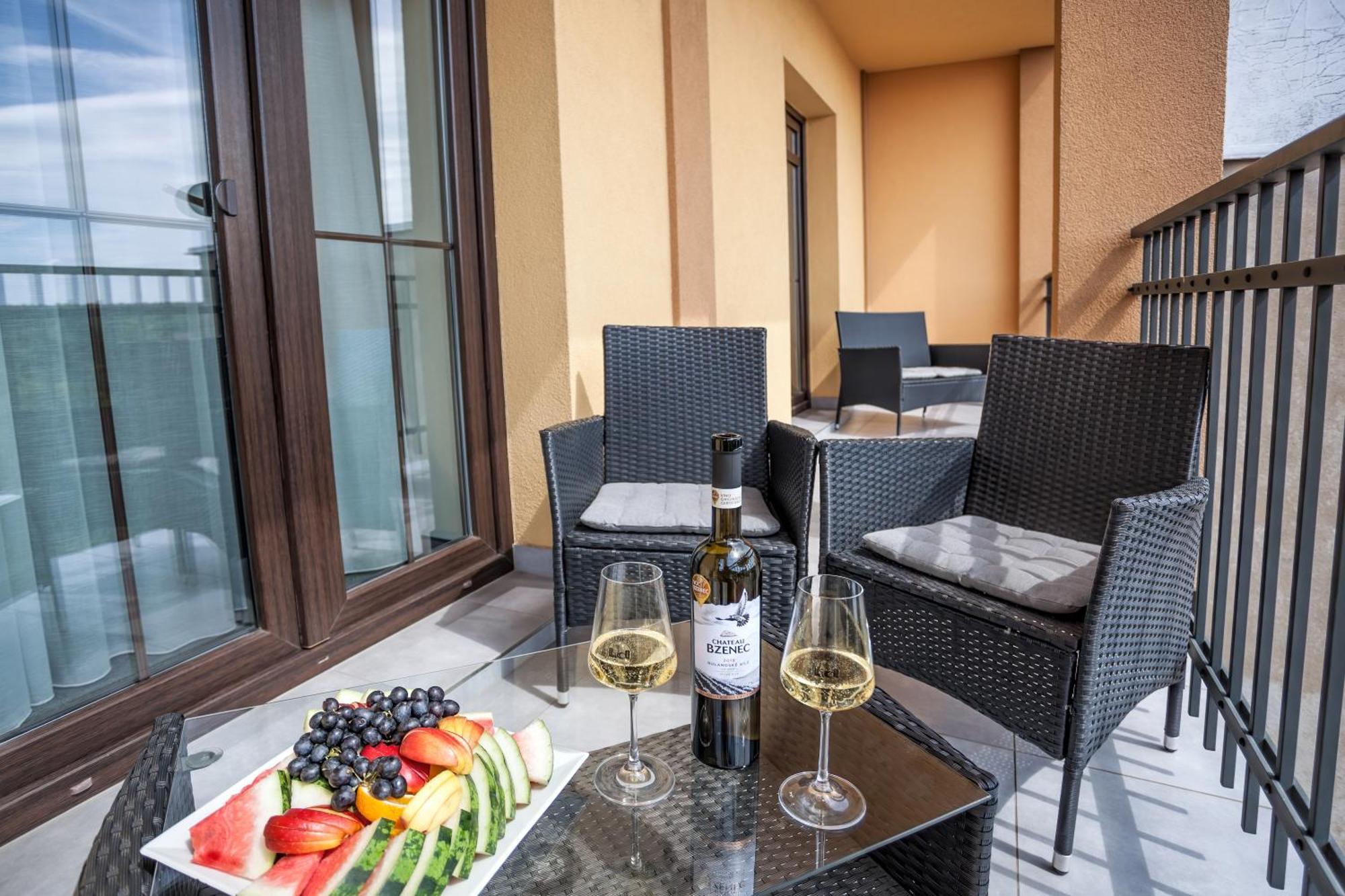 Hotel Lidovy Dum Bzenec Kültér fotó