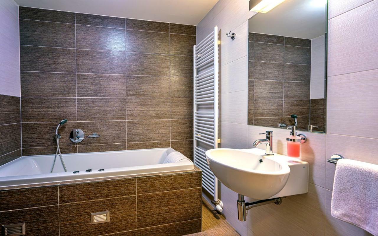 Hotel Lidovy Dum Bzenec Kültér fotó