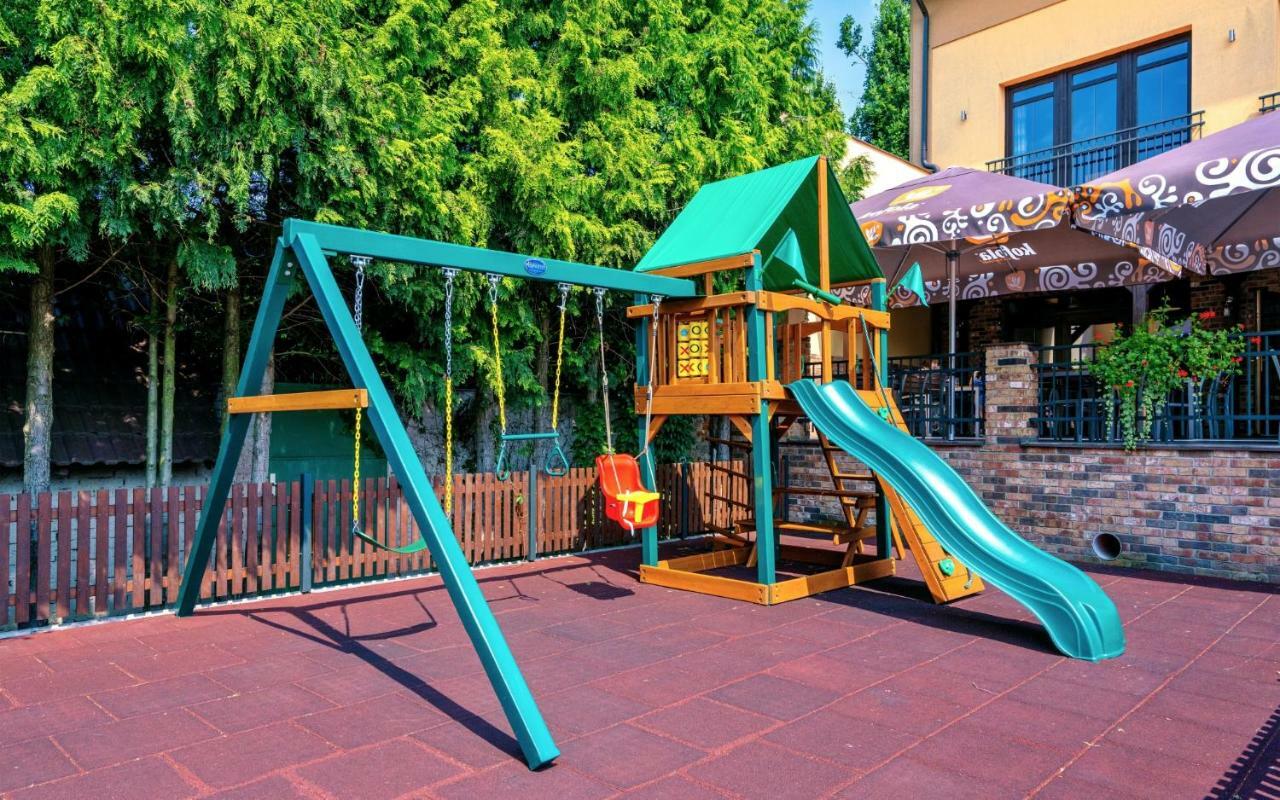 Hotel Lidovy Dum Bzenec Kültér fotó